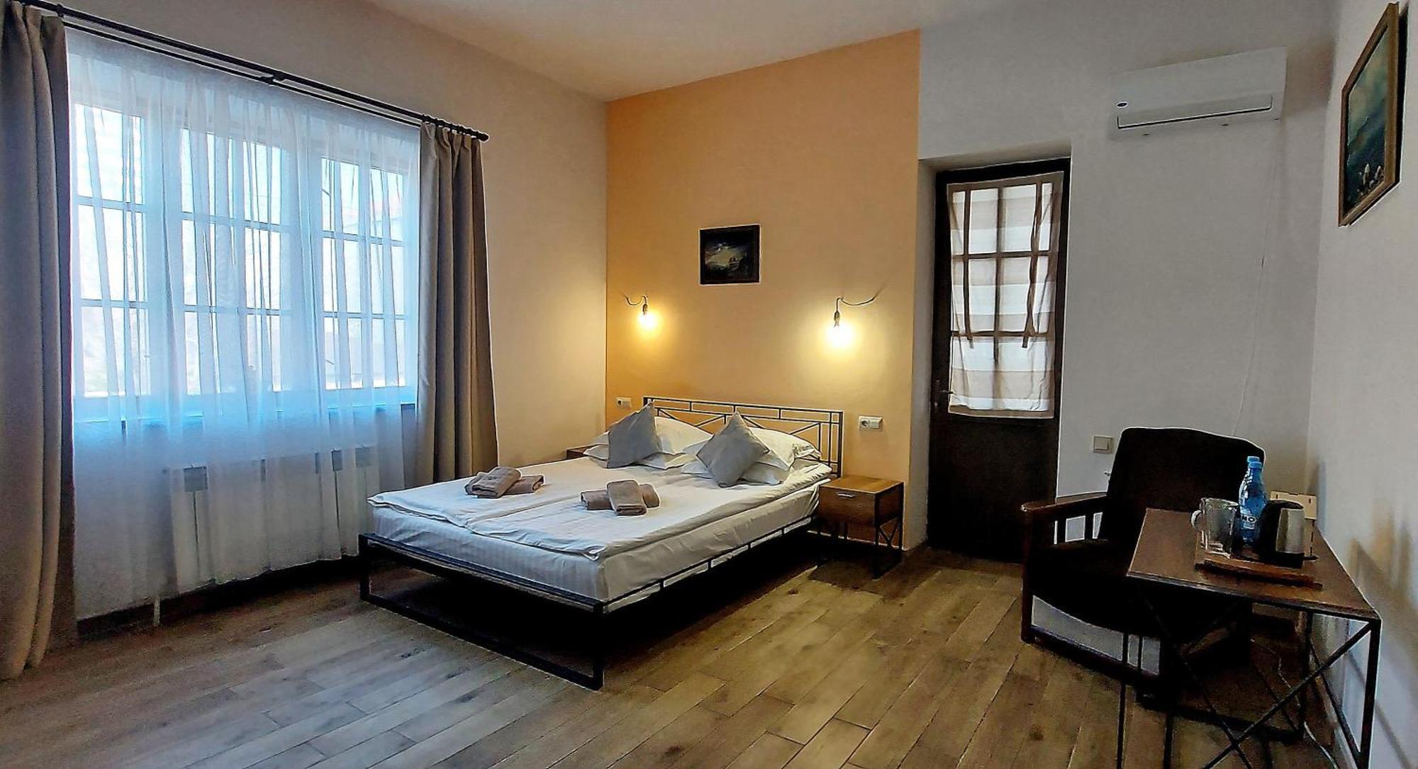 Blur Inn Gallery Ереван Экстерьер фото