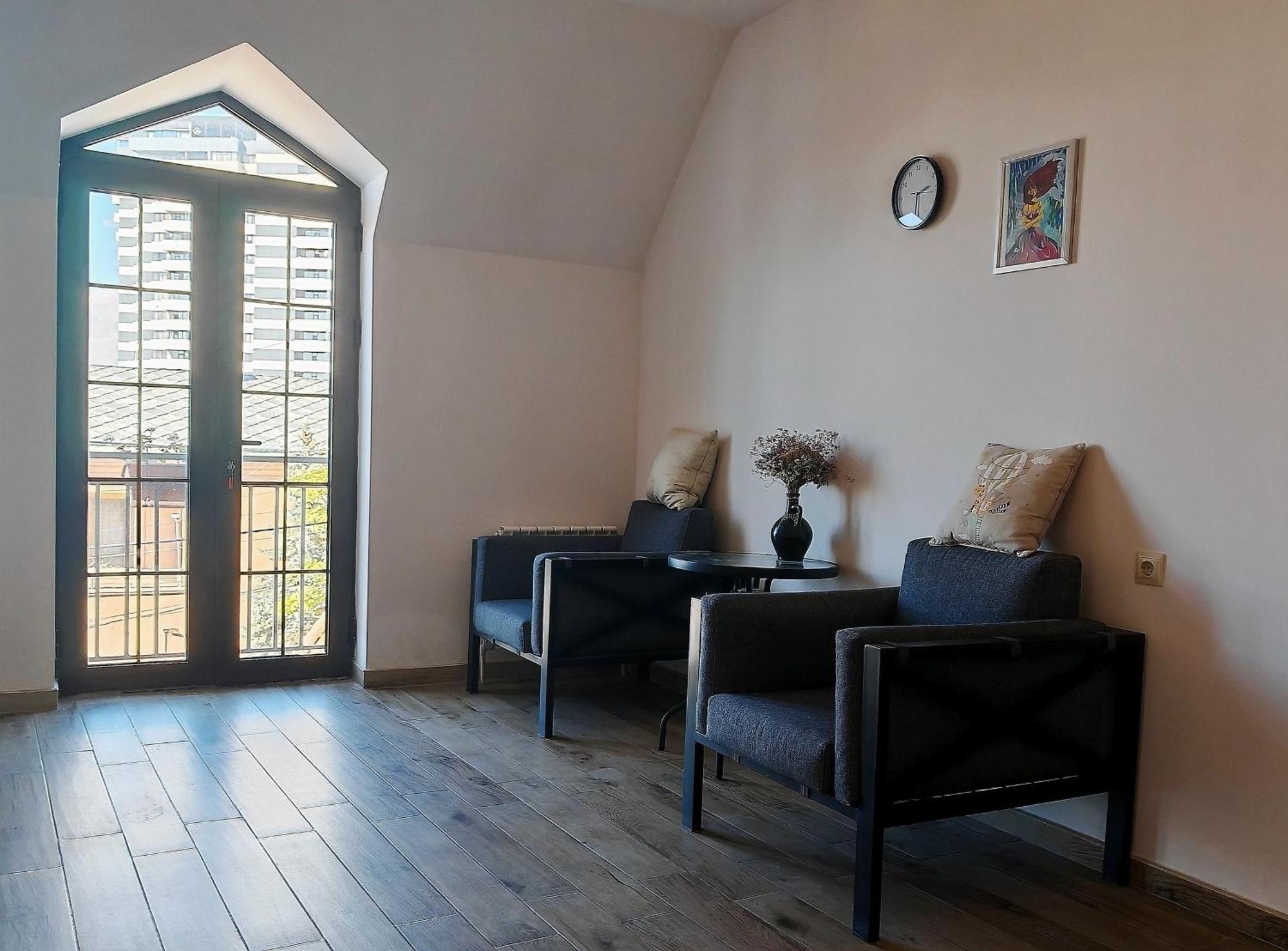Blur Inn Gallery Ереван Экстерьер фото